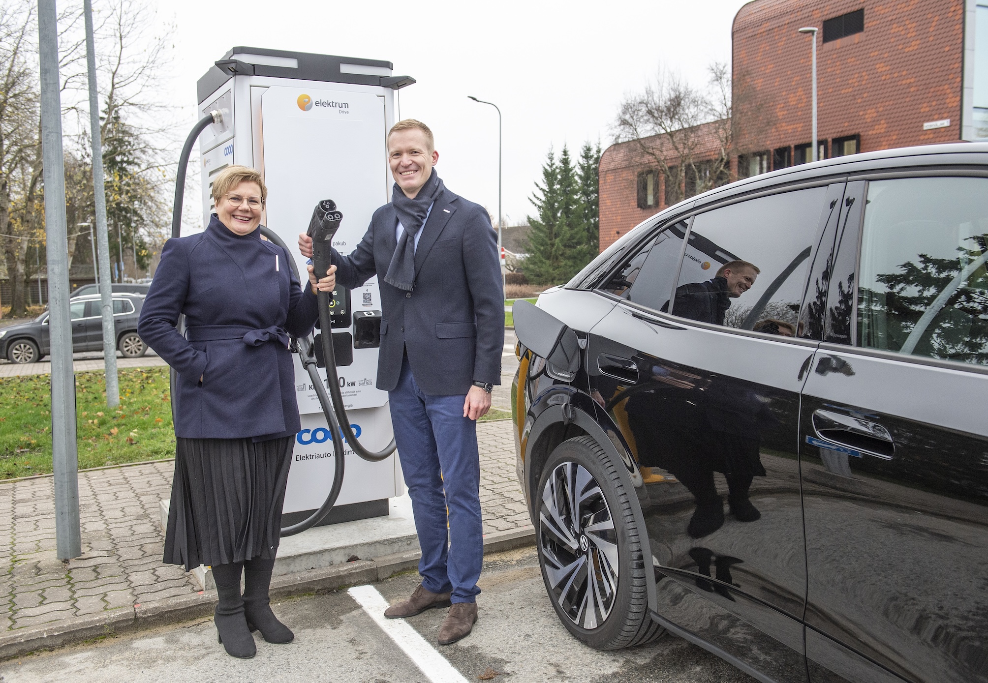 Coop ja Elektrum on elektriautodele avanud Põlvamaal ja üle Eesti ligi 50 laadimisjaama